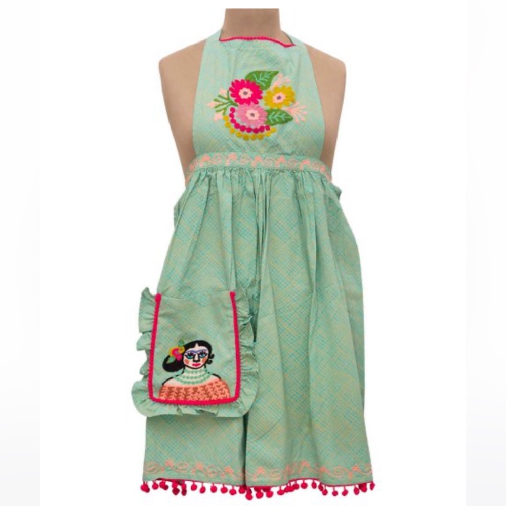 🎁 BNWT Karma Living Embroidered Apron 🎁